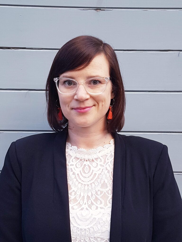 Ms Liz Thomas