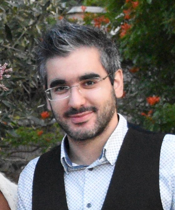 Dr. Andreas Athanasakis